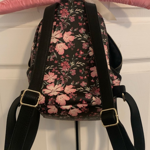 Steve Madden floral backpack - Picture 2 of 5